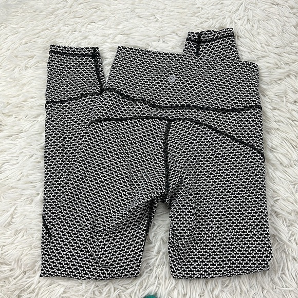 Lululemon In Movement 7/8 Tight *Everlux 25" Monochromic Black - Picture 5 of 5